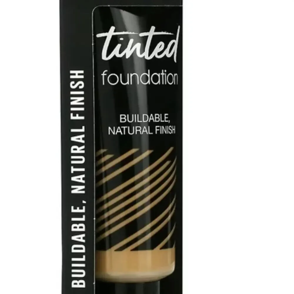 L.A Girl Tinted Foundation Almond  New condition